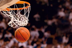 开云官方网站-浓眉连续封盖主帅赛后高度评价其防守，浓眉几次最佳防守球员